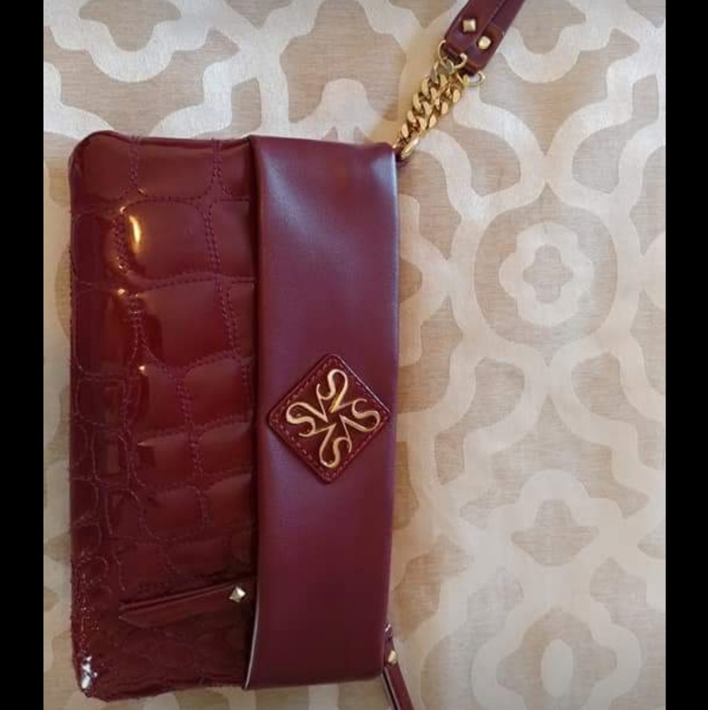Vera Wang wristlet